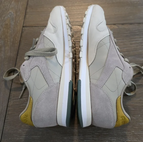 Reebok Classic Leather Sneaker, Women's Size 8 - Picture 5 of 9